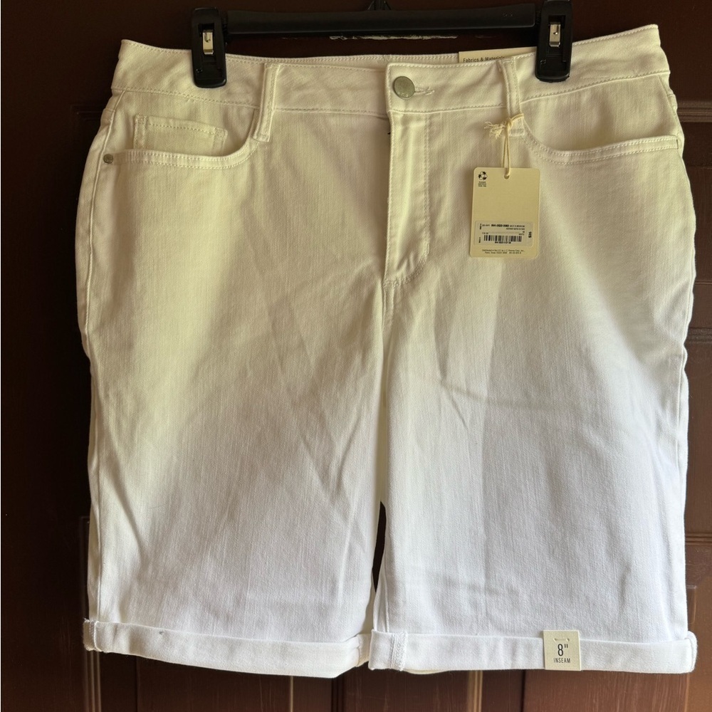 ANA mid-rise white size 14 shorts NWT minor stain on left front cuff